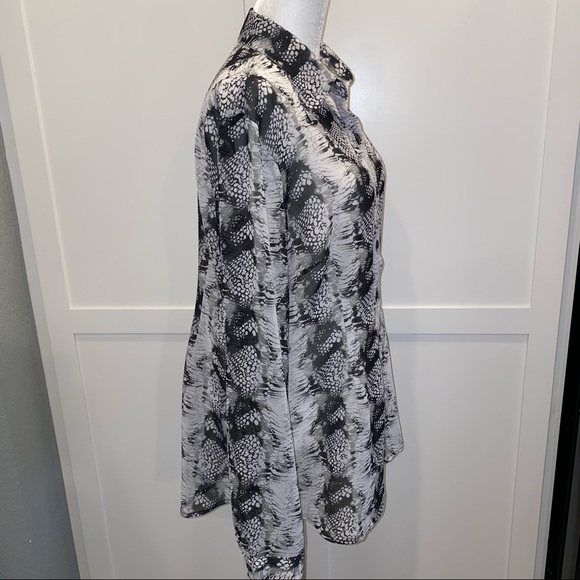CABi #988 BLACK WHITE SNAKESKIN Button Up Long Sleeve Blouse M - Picture 6 of 13